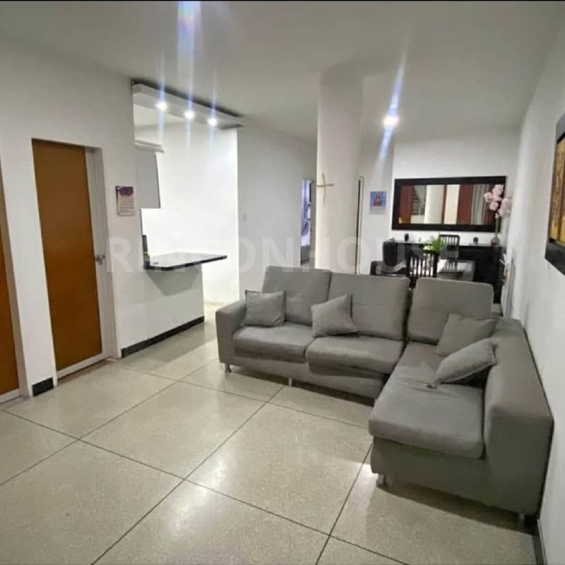 photo_5132128139814309131_x